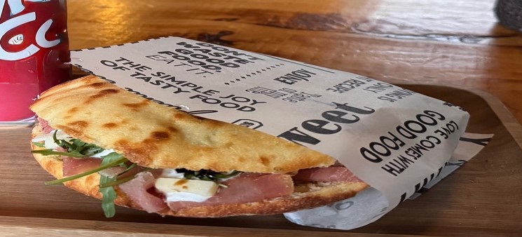 Italiaans broodje bij Davids Gelato in Gouda